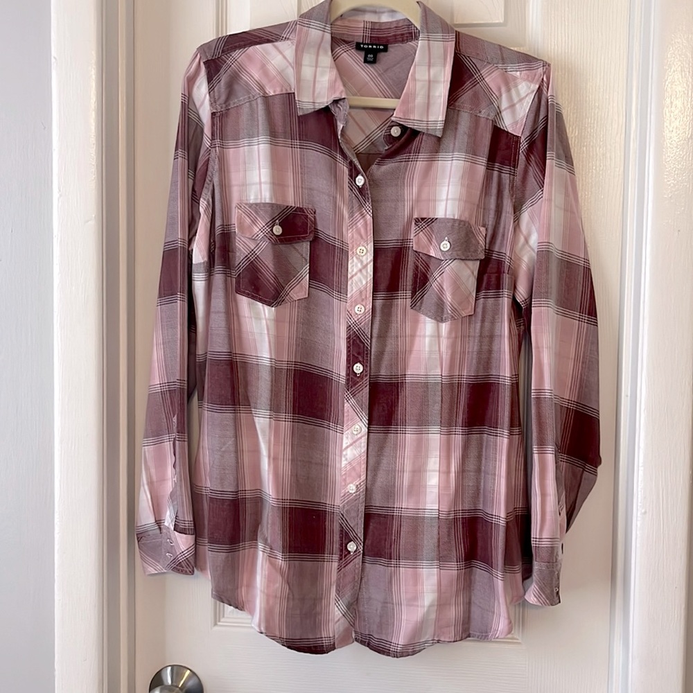Torrid pink maroon white flannel button down long sleeve shirt size 00 10, 12